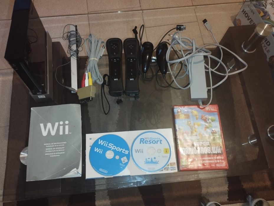 Nintendo Wii + 2 Comandos
