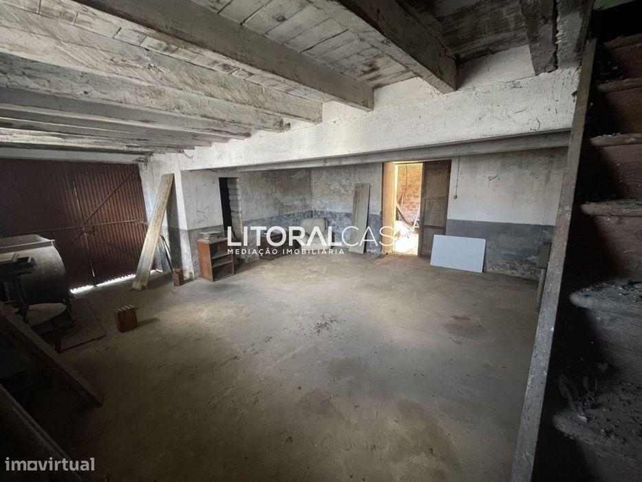 Moradia T3 para Recuperar com Terreno de 730 m² – A Poucos Minutos