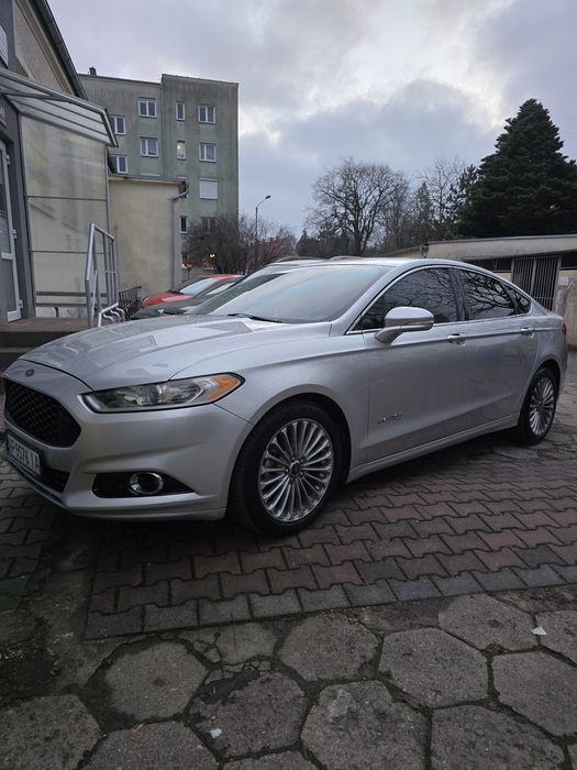 Ford Fusion Titanium Hybrid 2013
