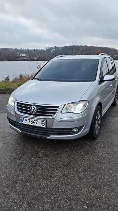 Фольксваген тоуран.