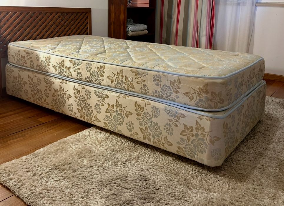 Cama de solteiro - bom estado - 140€