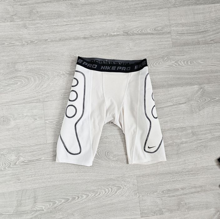 Białe spodenki sportowe Nike m 38