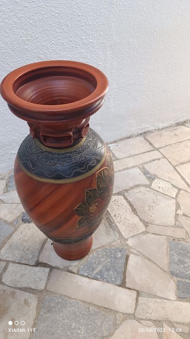 Pote decorativo com flor