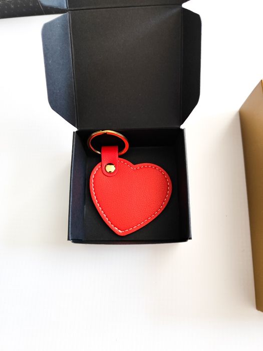 Zestaw prezent brelok i Portfel skórzany damski na zatrzask czerwony