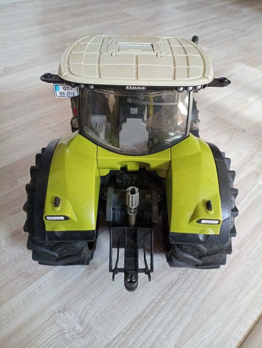 Bruder 03012 traktor Claas