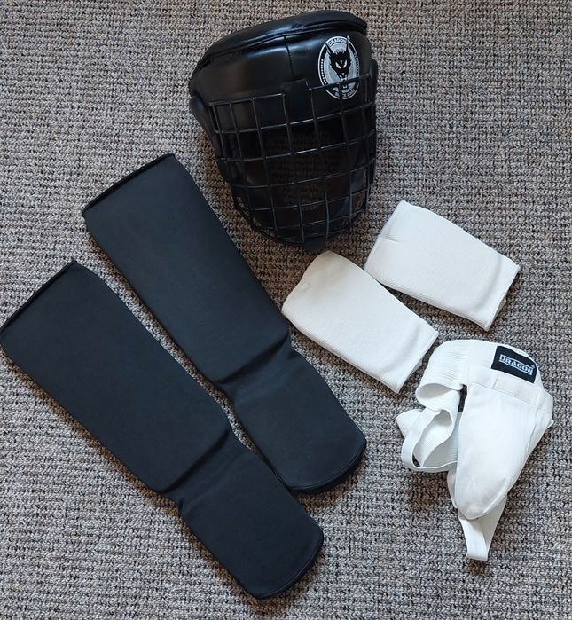 Ochraniacze karate, judo. Ochraniacz na nogi, ręce, suspensorium, na głowę z maską  Dragon