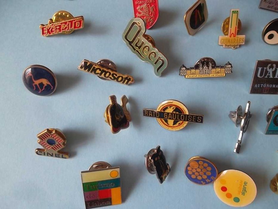 67 pins metálicos antigos , marcas comerciais e outros temas.