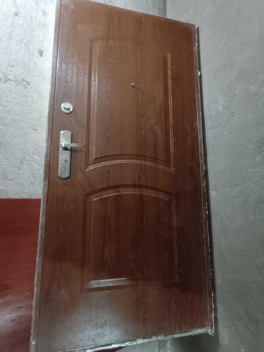 Drzwi zewnętrzne 90 z ościeżnicą w dobrym stanie