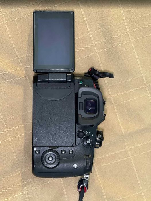 Panasonic LUMIX GH5 II (6K) + Extras + Lente