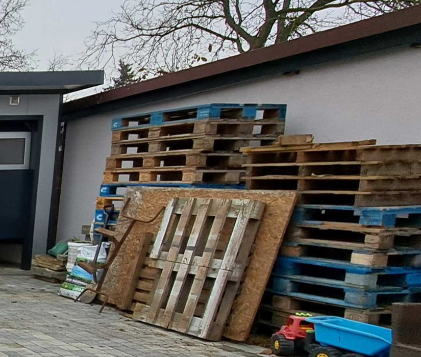 Palety Euro i po dachówkach