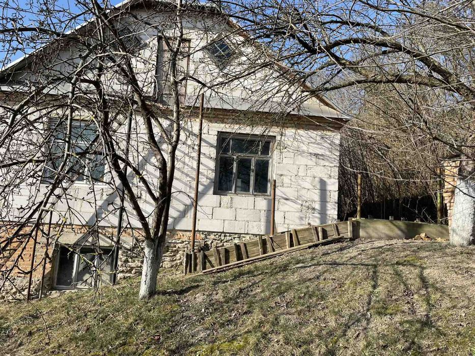 Продам 1/2 будинку с.Малі Загорці