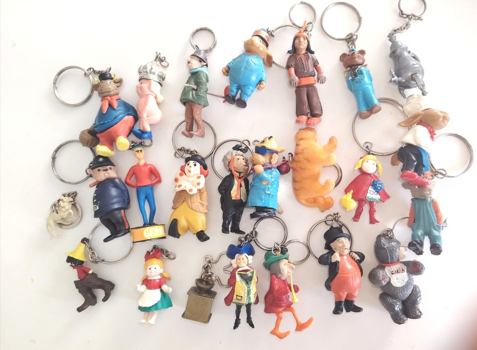 Figuras bonecos histórias porta chaves antigos