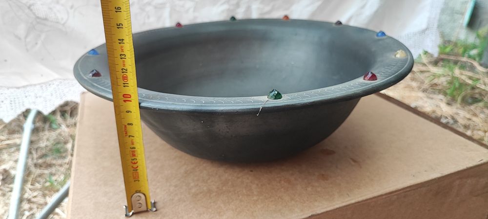 Jarra em barro preto com prato