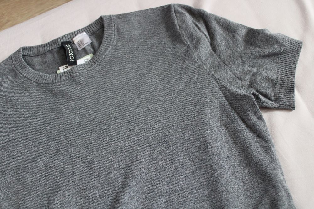 Krótki T-shirt damski