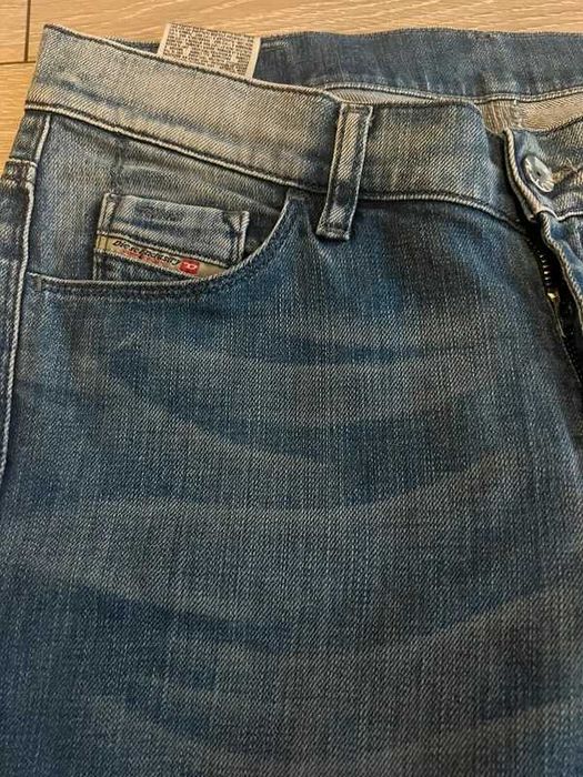 Damskie jeansy Diesel z wysokim stanem M
