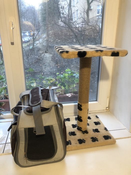 Підставка та переноска для котів