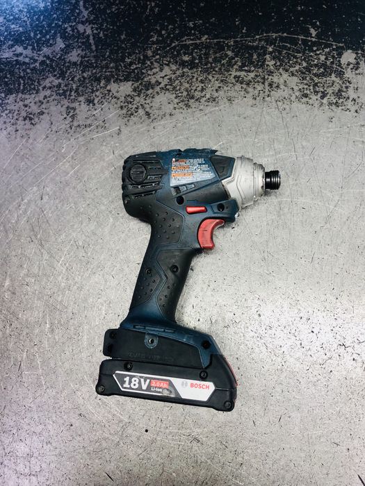 Імпакт Bosch гайковерт
