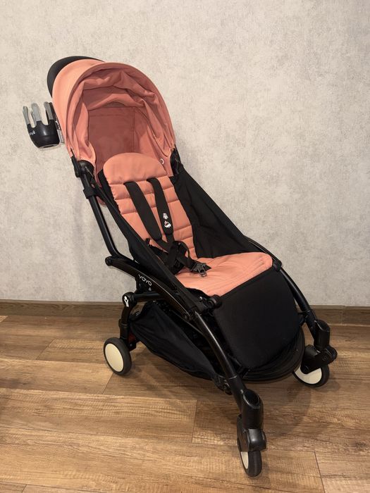 Коляска / візочок babyzen yoyo (прогулянка) також є люлька та автокрісло. В компоекті: підніжка, підстаканник та зимовий конверт