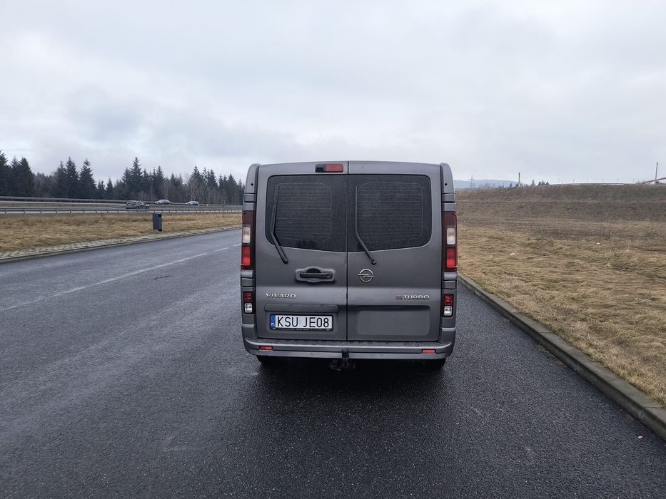 Opel Vivaro 2015 rok 8-osobowy