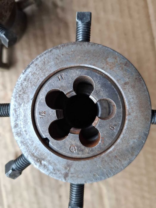 Плашка 1/2 3/4 для труб