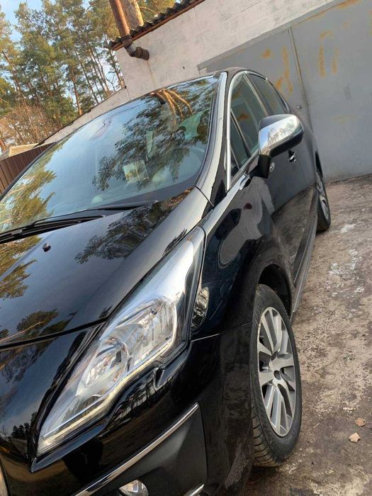 ПЕЖО 3008 2015 року