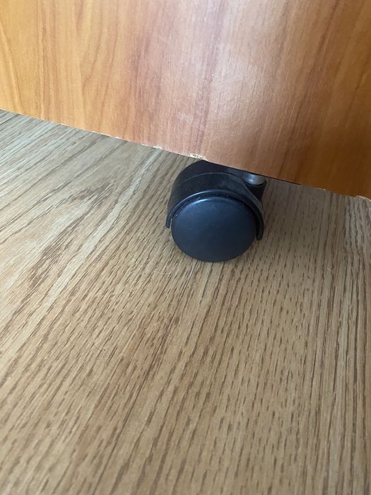 Secretária com rodas