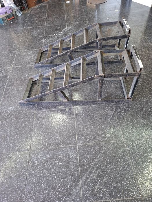 Rampas de elevação Auto..  1.000 comp. X . 300 alt.