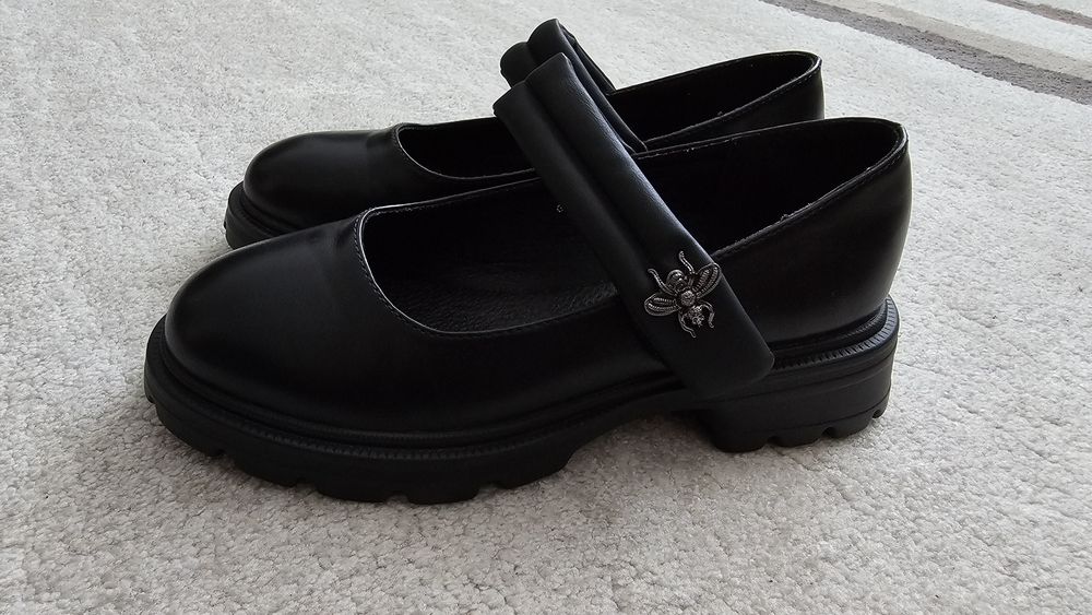 Buty pantofelki czarne rozmiar 37