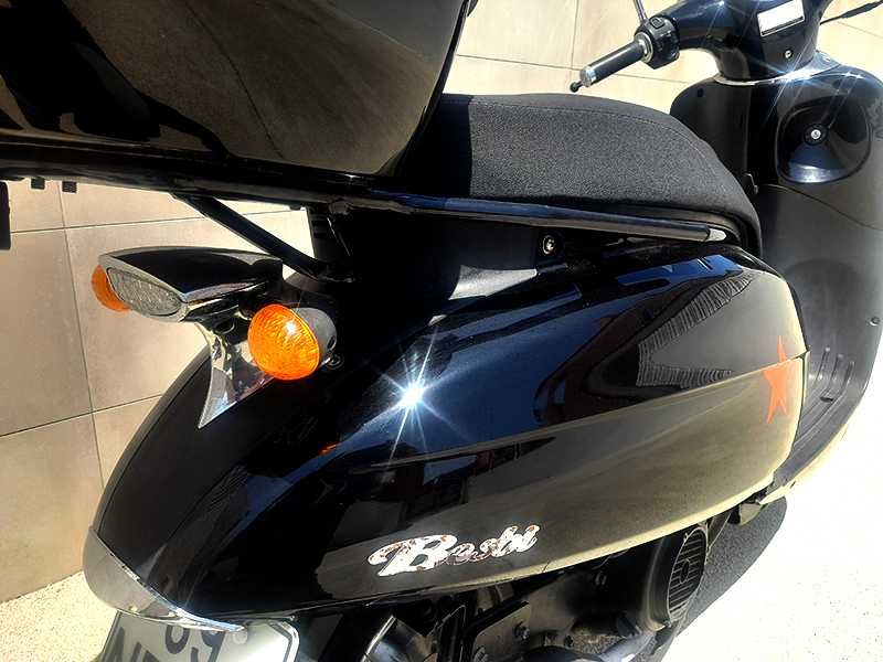 Moto Scooter "clássica" Besbi 125 cc em muito bom estado