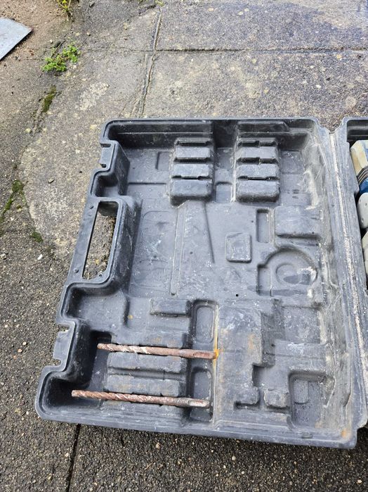 Máquina de furar McKenzie, caixa incluída- usado e a funcionar