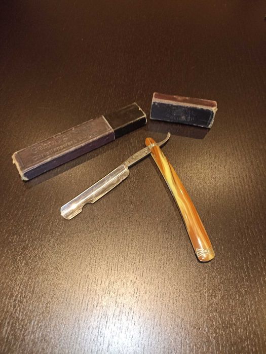 Sprzedam starą brzytwę CHRISTIANS SOLINGEN. Cena 40 zł.