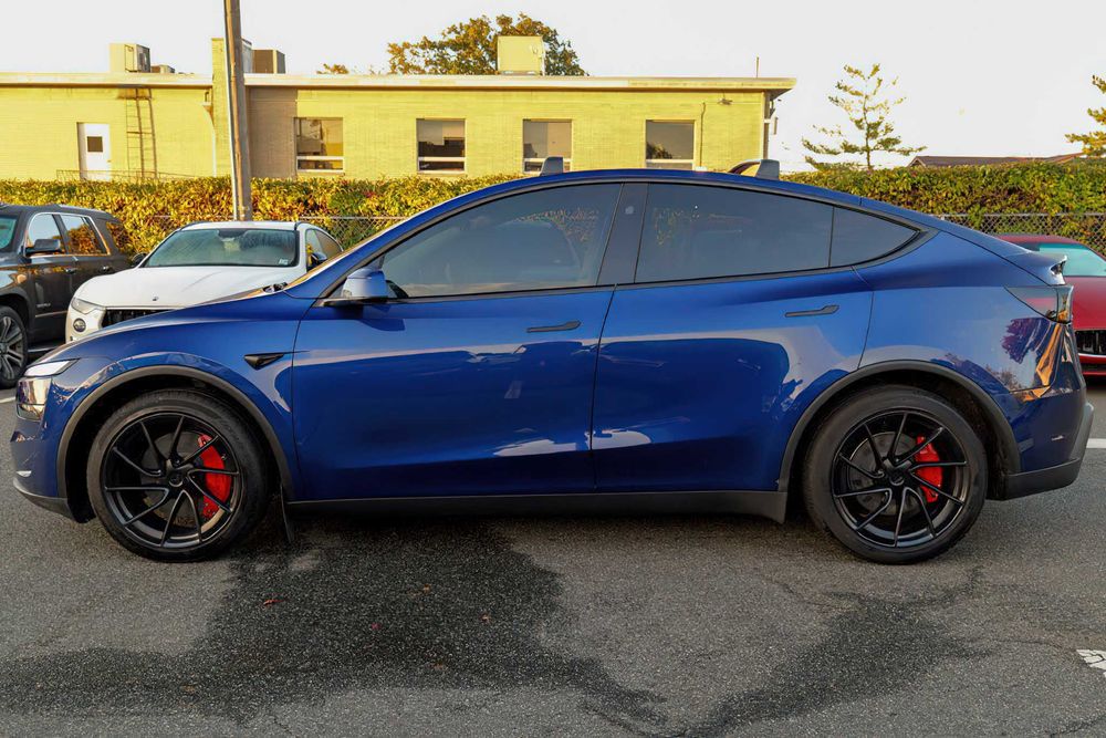 Tesla Model Y      2026