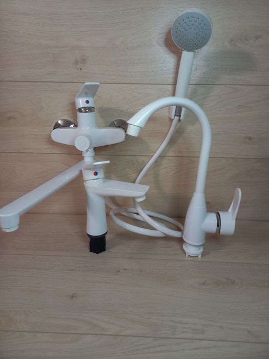 Набор смесителей для ванны кухни и умывальника белого цвета/змішувачі