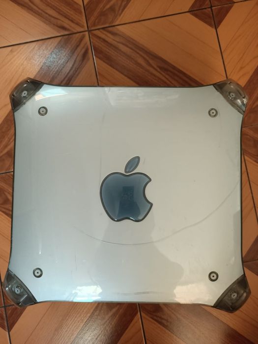 Retro komputer Apple PowerMac G4.