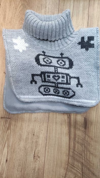 Zestaw dla chłopca ok 2-4 latka: 2 bluzy, bezrękawnik, komin