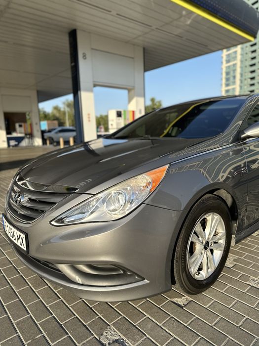 Hyundai Sonata 2014 року.