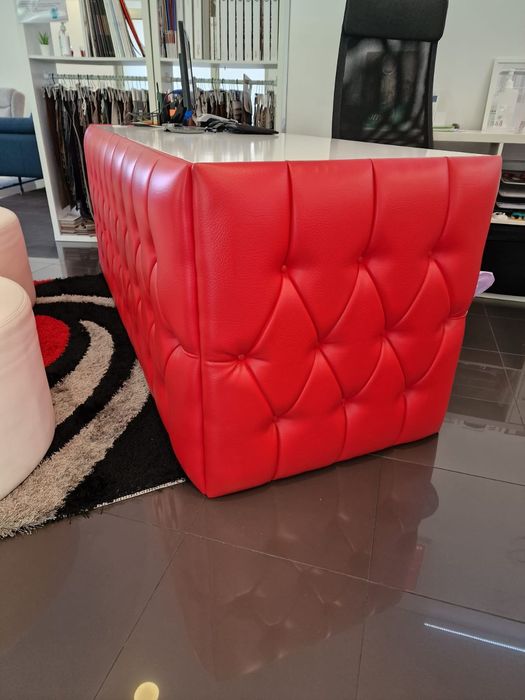 Secretária Capitoné ideal para Loja ou Salão