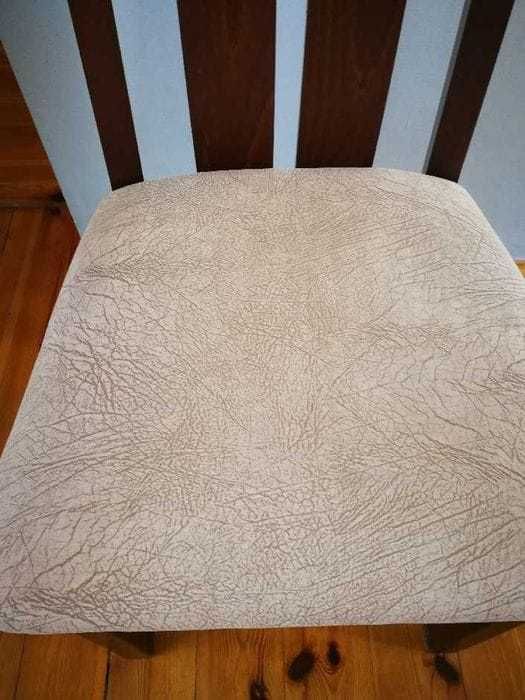 Stół rozkładany z krzesłami