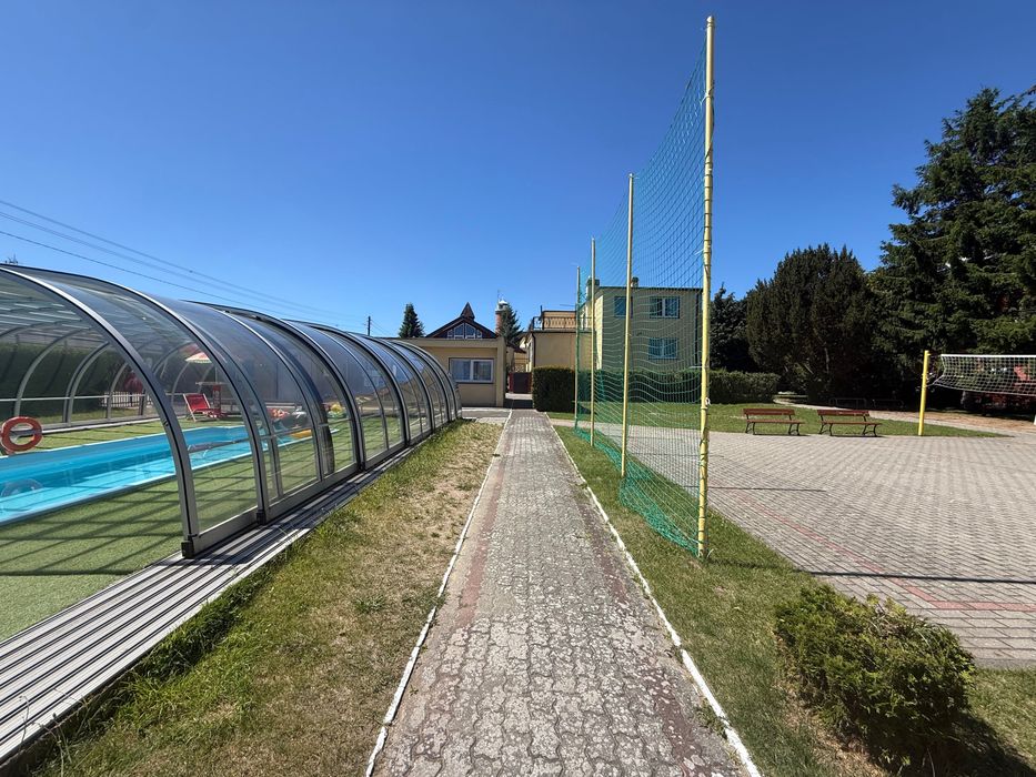 Jarosławiec kompleks turystyczny z basenem nad morzem