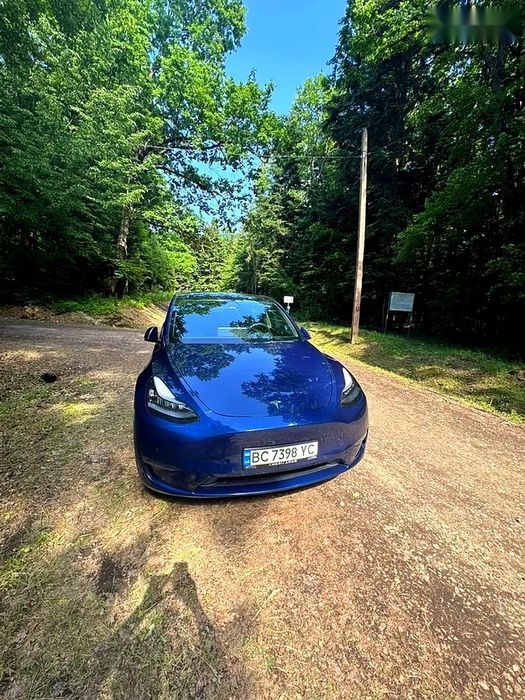 Tesla Model Y Long Range Dual Motor AWD • 2021