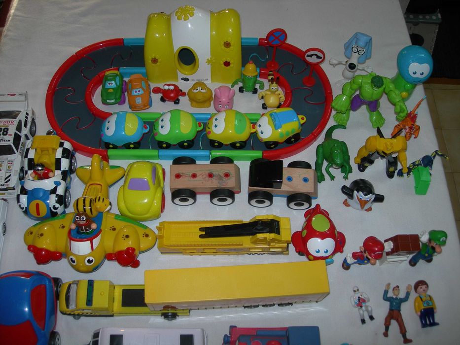 Brinquedos vários.