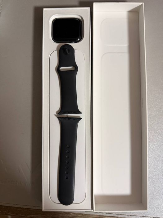 Apple Watch SE 44 MM • Space Gray