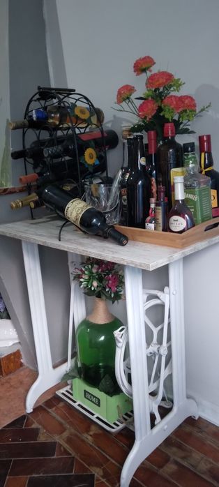 Mesa de apoio totalmente restaurada.