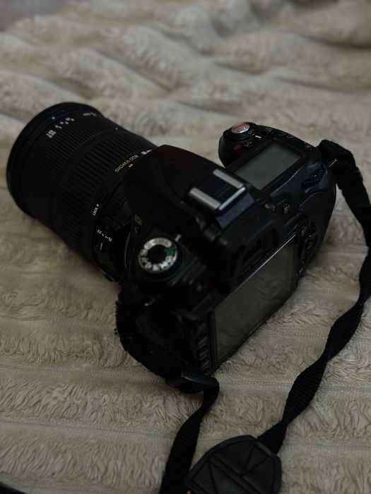 Nikon D90 + Sigma 18–200 + adapter do telefonu