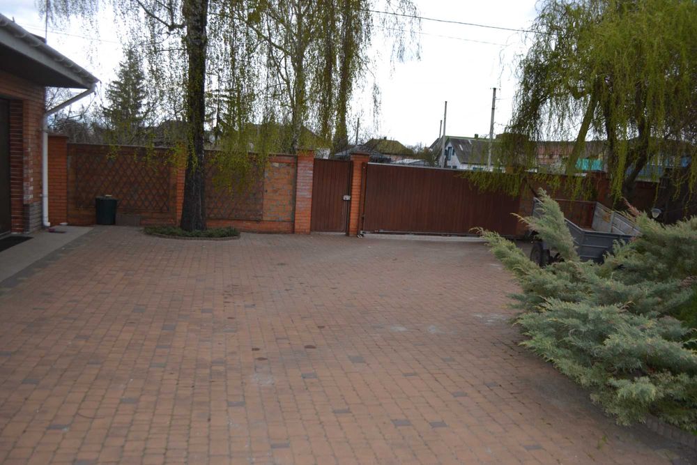 Продам просторий будинок біля річки. с. Літки, Броварськийр-н.