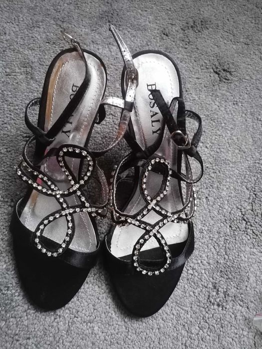 Продам нові босоніжки