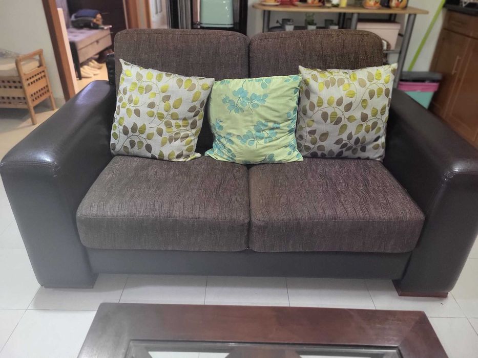 Vendo sofás iguais, muito bons. Posso vender em separado.