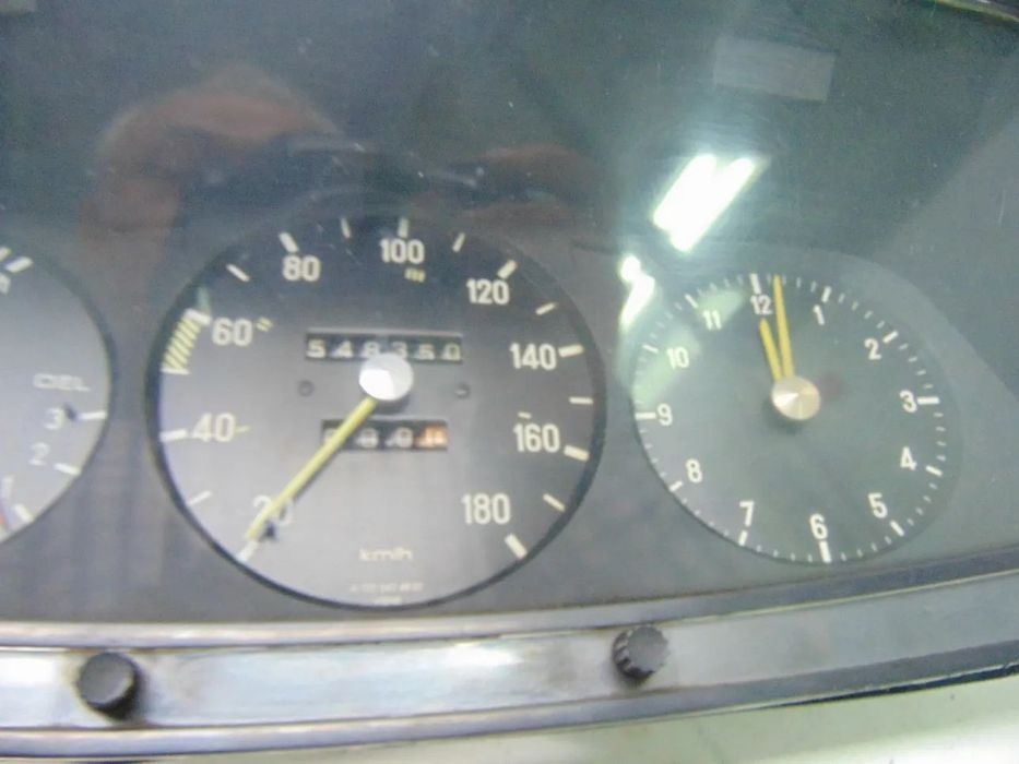 Mercedes W123 conta kilómetros