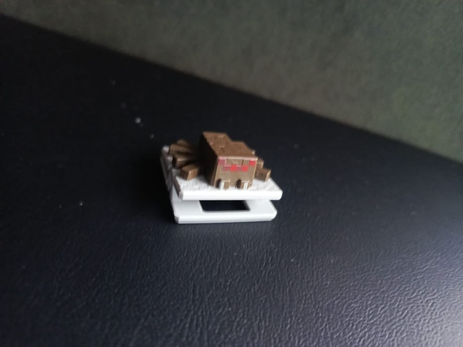 Pająk figurka minecraft kinder joy