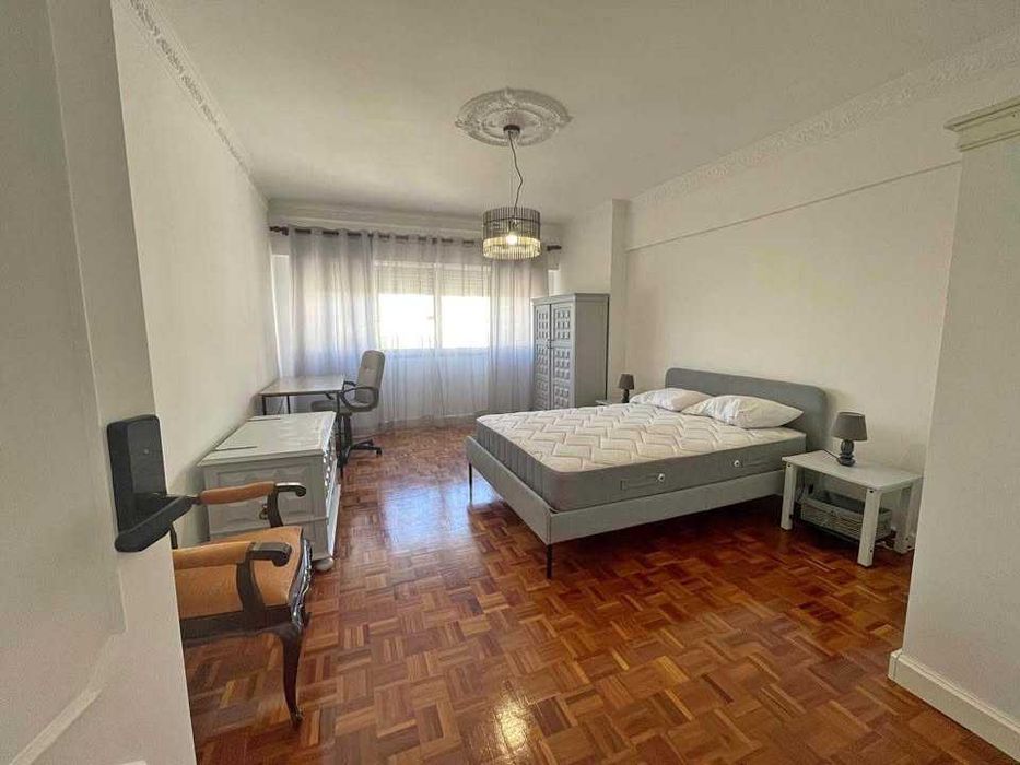 Quarto grande em Massamá